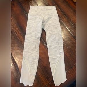 *SOLD* Lululemon White/Light Grey Cropped Leggings Size 4